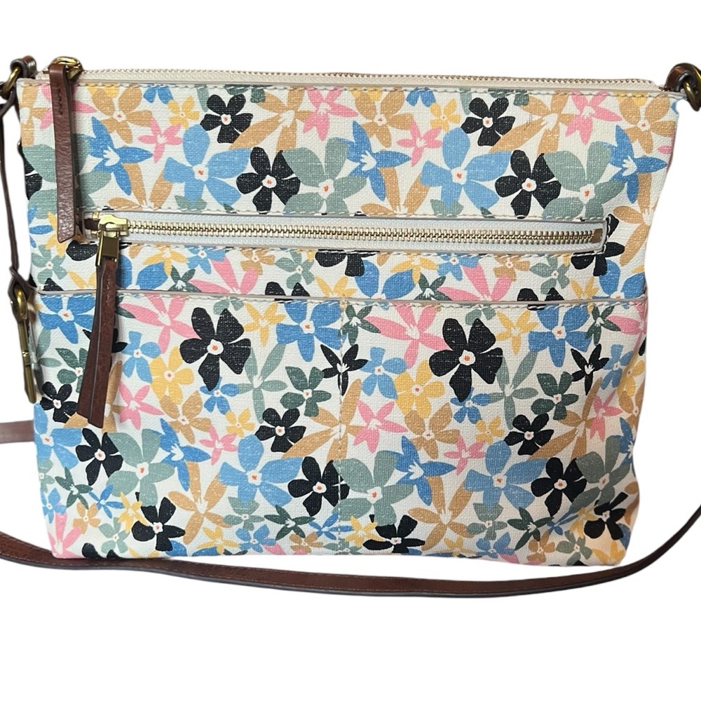 Gently lived!!FOSSIL Fiona East/ West Crossbody
- FLOWER